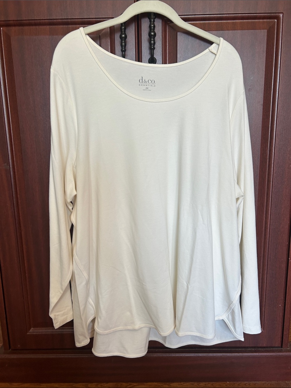 d&co. Cream Long-Sleeve Scoop Neck Tee